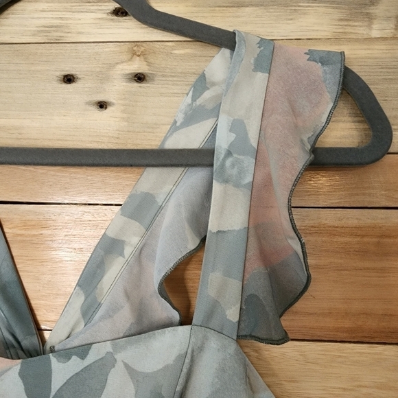 Show me your Mumu NWT June Maxi Dress Sage I Do Floral Green Blush - Picture 13 of 16